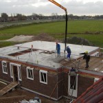 Stolpboerderij in bouwfase