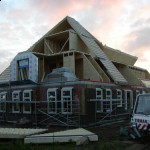 Stolpboerderij in bouwfase